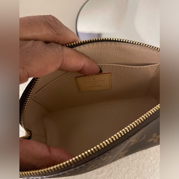 Louis Vuitton Cosmetic Pouch - Picture 4 of 5
